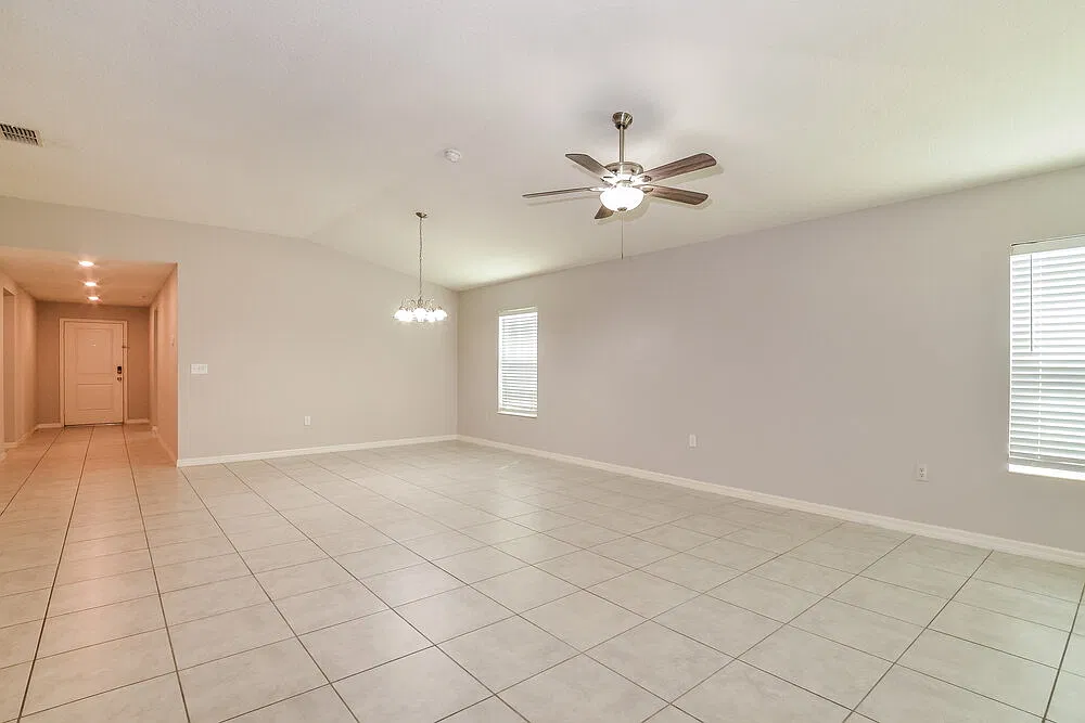 4 bed, 2.0 bath, 1983 sqft, $2,245 — Photo 3