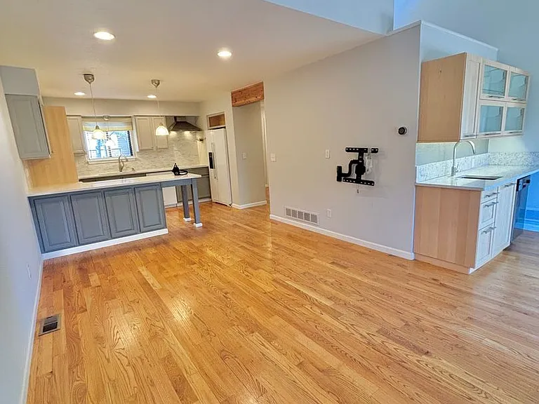 1005 Homestake Dr — Photo 3