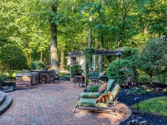 3rd image of 5808 Pinehurst Ct