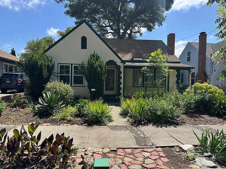 914 Slater St — Photo 1