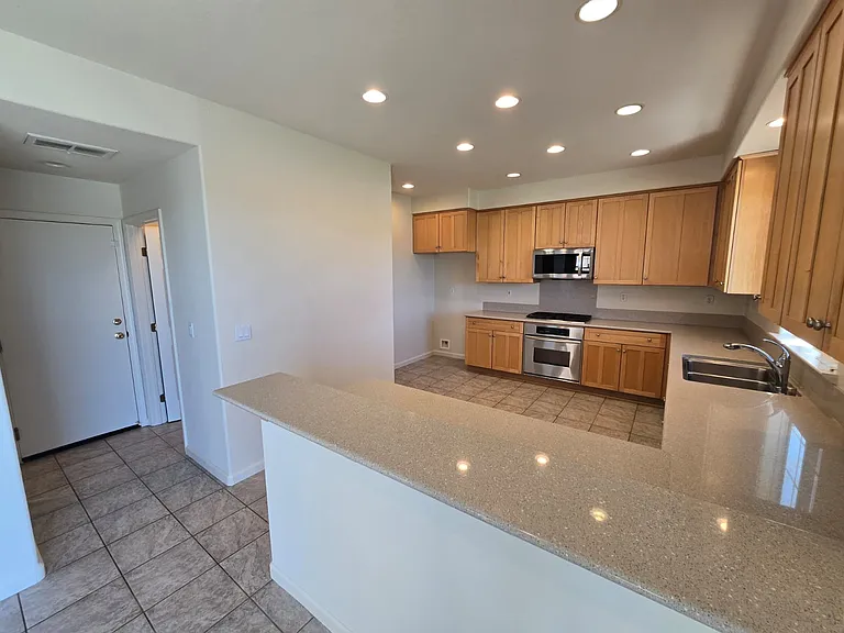 5130 Lakeshore Dr — Photo 12