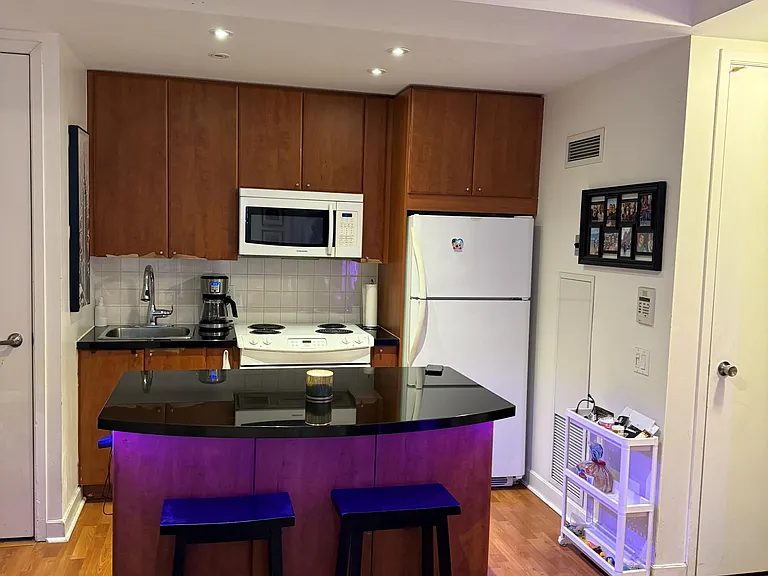 85 Bloor St E #706 — Photo 3