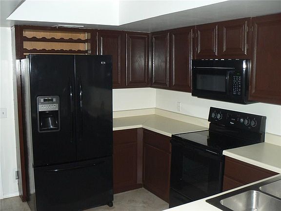 4th image of 1301 E Miller Dr