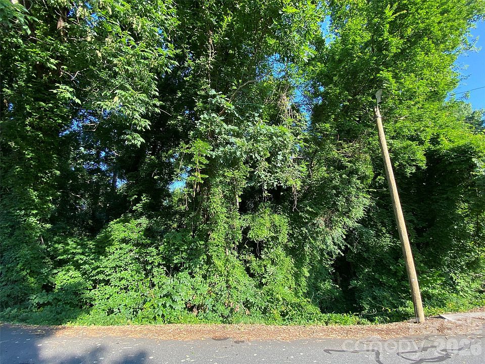 1st image of 142 Paddington Dr SW