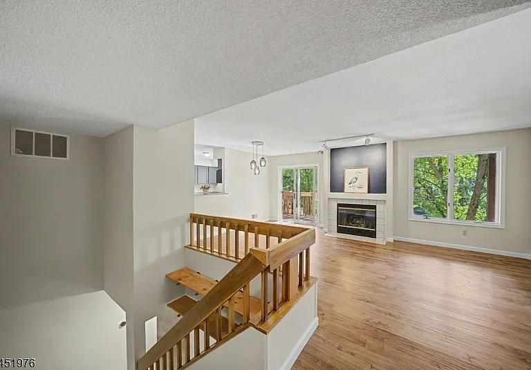 24 Pine Hollow Ct — Photo 4