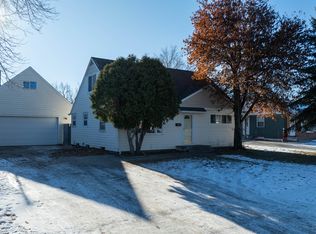 415 17th Ave SW, Minot, ND 58701