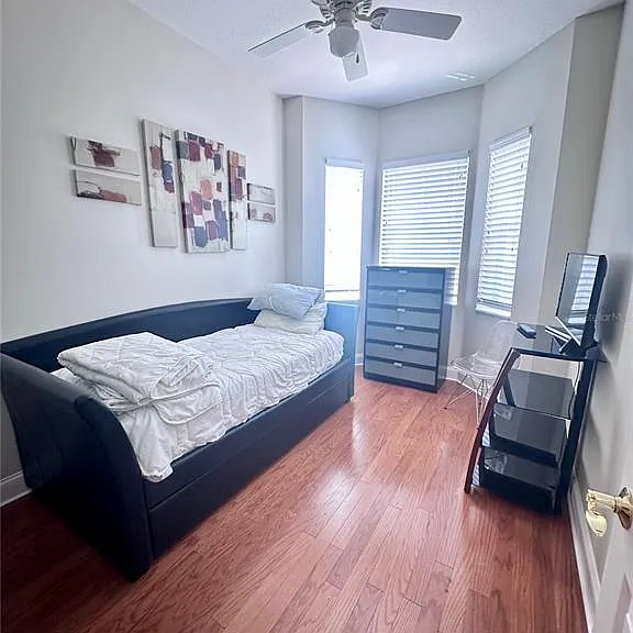 2303 Kensington Garden Ln — Photo 12