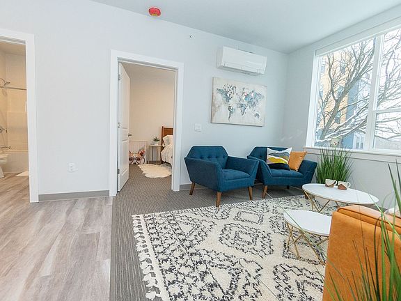 5th image of 15 Manseau St #106