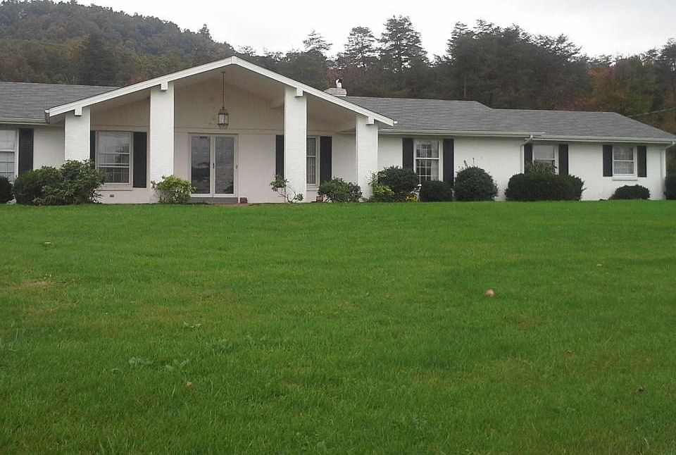 350 Higdon Loop Front