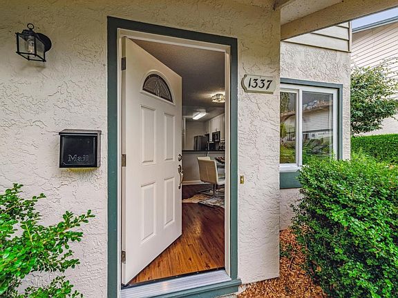 3rd image of 1337 Terra Nova Blvd