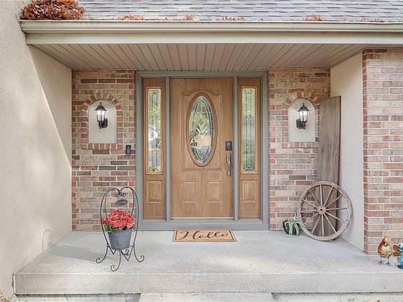 5th image of 3809 Lakeside Dr