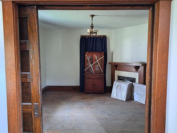 5th image of 615 3rd St
