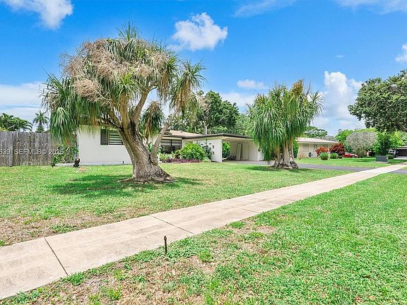 4th image of 885 Azalea Ct