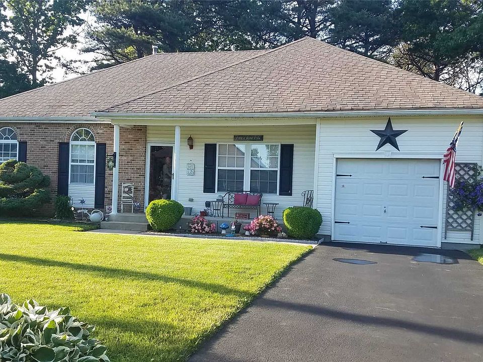 2nd image of 66 Chardonnay Dr