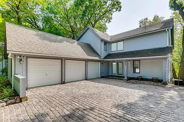 4761 Woodcliff Ln photo 1