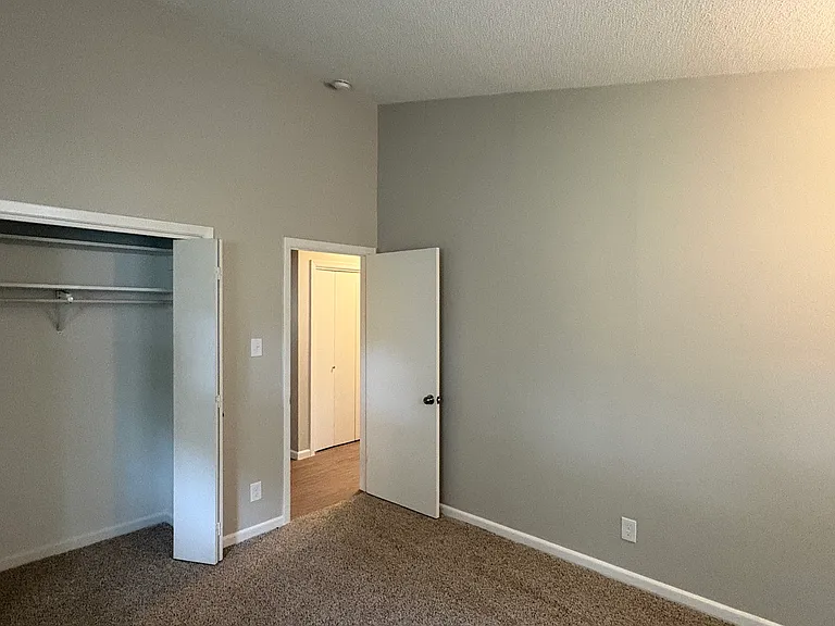 7318 L St — Photo 10