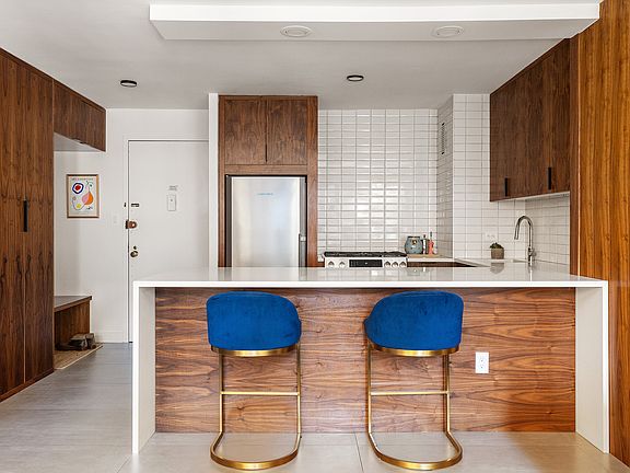 5th image of 66 Frankfort St APT 3L