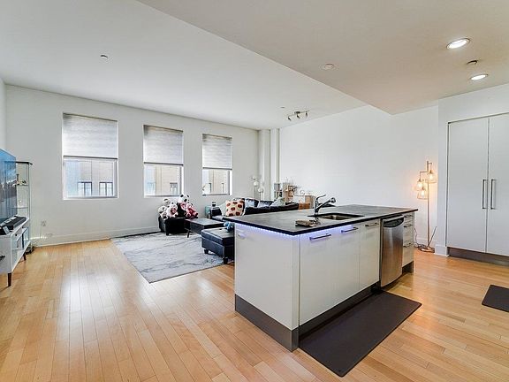 5th image of 4 Beacon Way APT 416