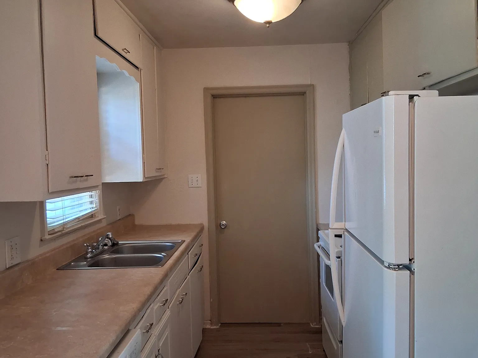 737 S Drury Ln — Photo 3
