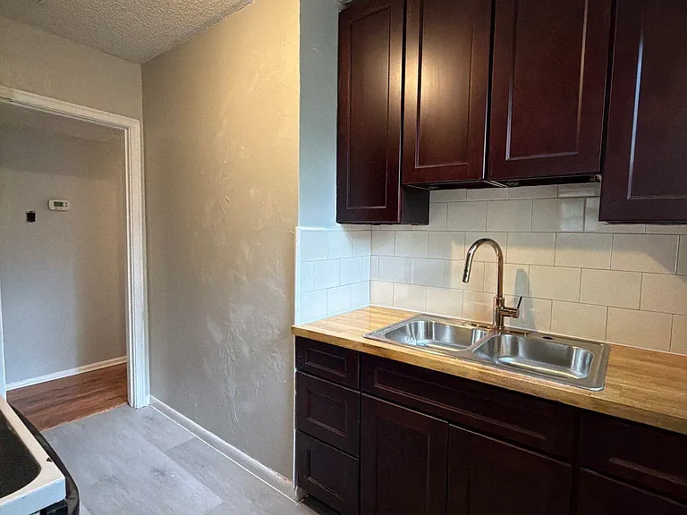 8028 Delaware Ave — Photo 10