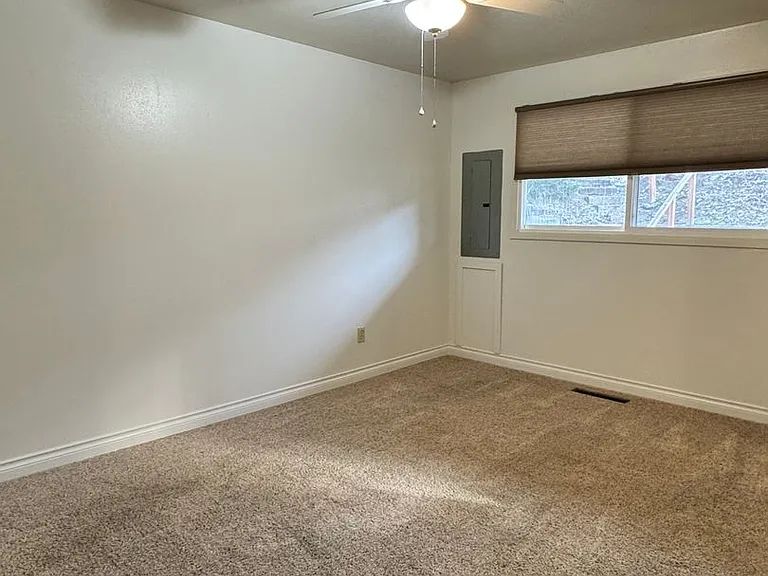 702 S 20th Ave — Photo 12