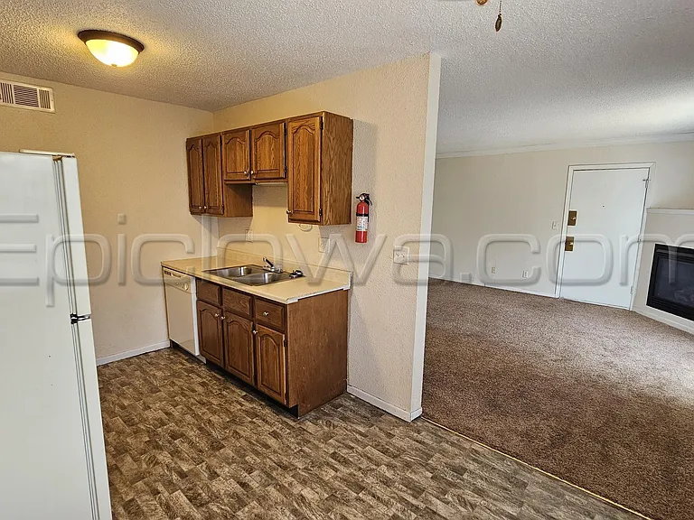 1228 O Avenue Pl NE — Photo 6