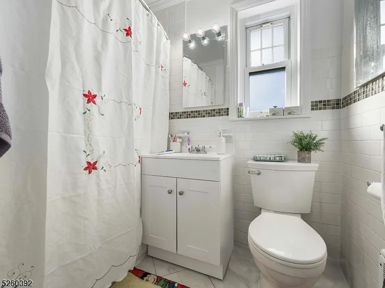 135 Hawthorne Ave — Photo 16
