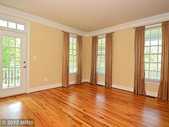 5th image of 1009 Dranesville Manor Dr