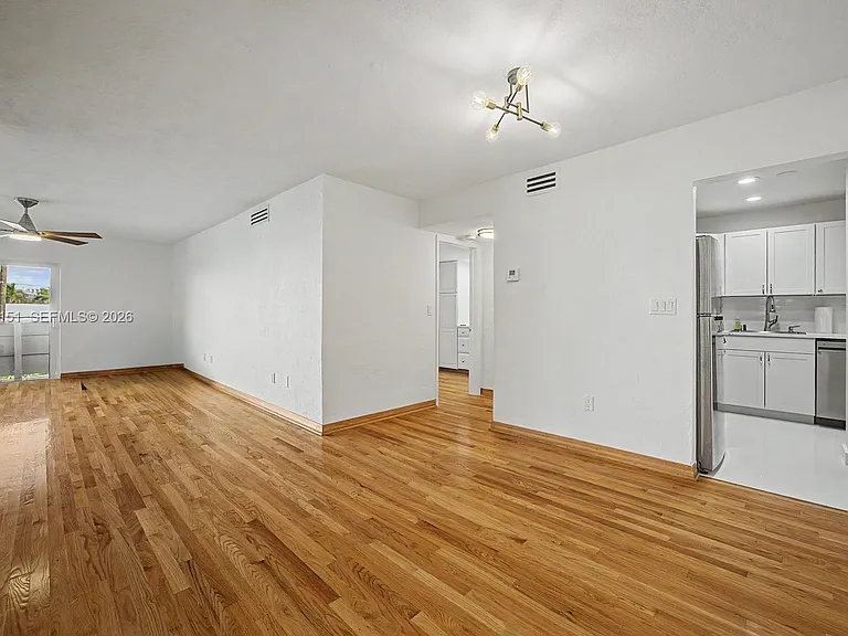 1205 Mariposa Ave #415 — Photo 2