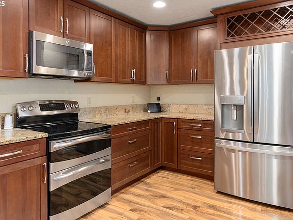 3rd image of 2746 Harlow Rd