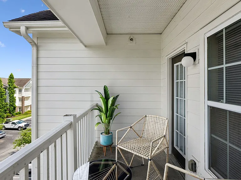 Summit - 3 Bed / 2 Bath - 1,330 Sq.Ft.