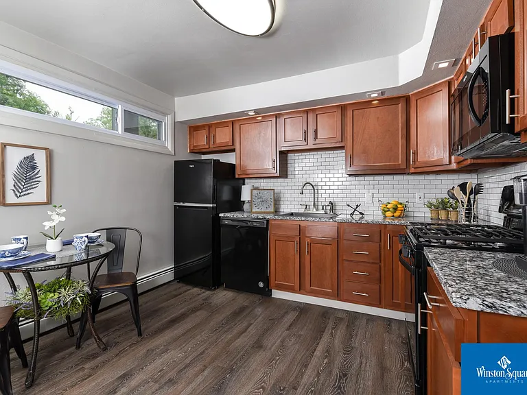 Winston Square Apartments — Photo 16