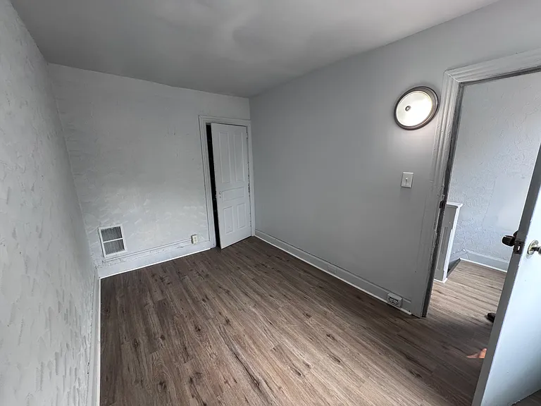 1323 Berryhill St #1 — Photo 11