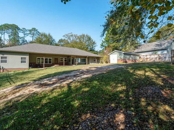 313 Vine St, Wiggins, MS 39577