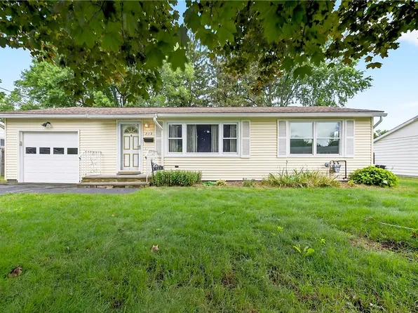 215 Rebecca St, North Syracuse, NY 13212