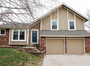 179 NE Basswood Cir, Lees Summit, MO 64064