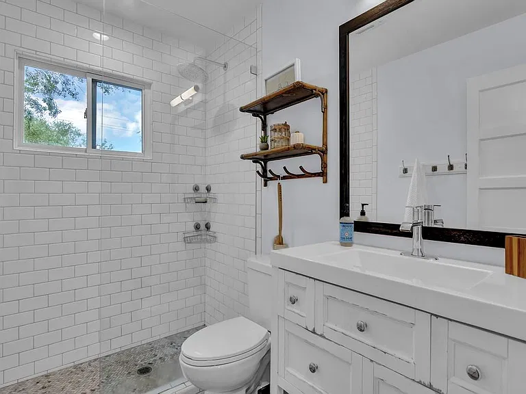 824 Dahlia Ln — Photo 17