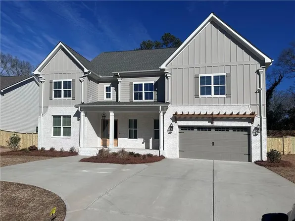 26 Sanford Dr, Newnan, GA 30263