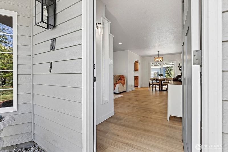 4th image of 2839 Parkview Drive