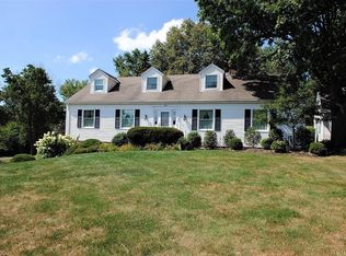 120 Village Circle Dr, Chagrin Falls, OH 44022