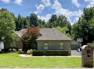 823 University Cir, Madisonville, KY 42431