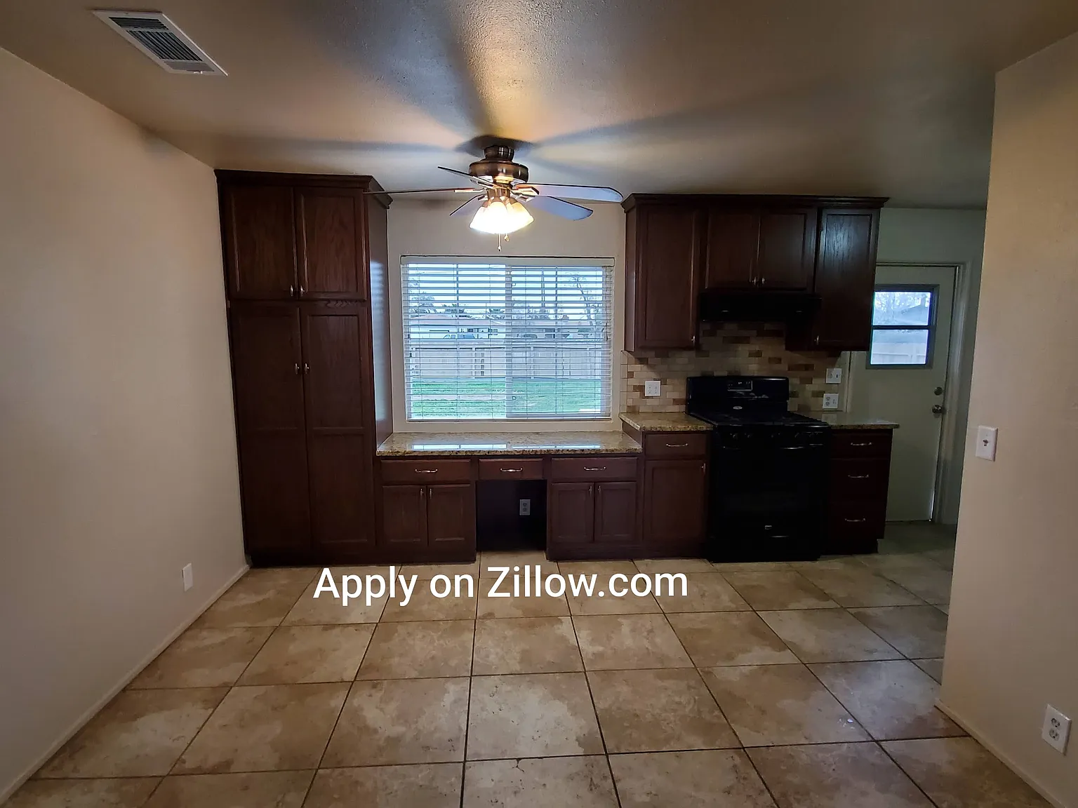 3 bed, 988 sqft, $1,750 — Photo 3
