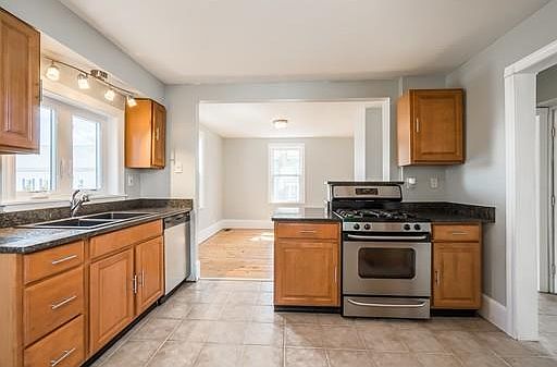 3rd image of 11 Brownville Ave