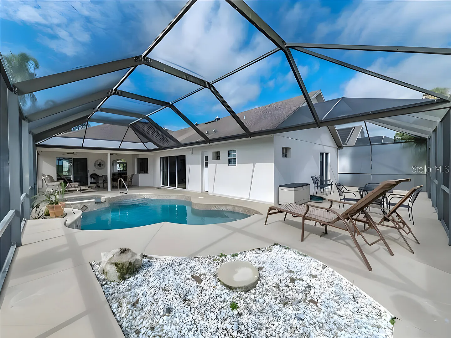 Magnolia 5 BR Pool Home Hot Tub 10 Mins to Disney — Photo 4
