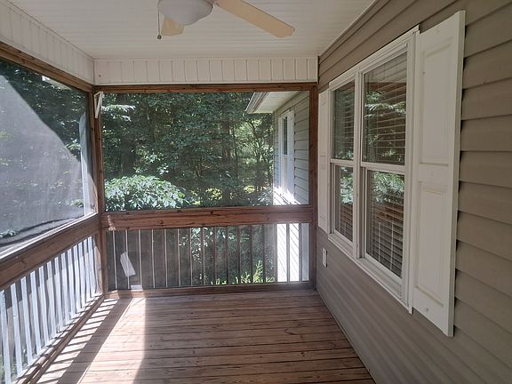 Screened porch off livingroom