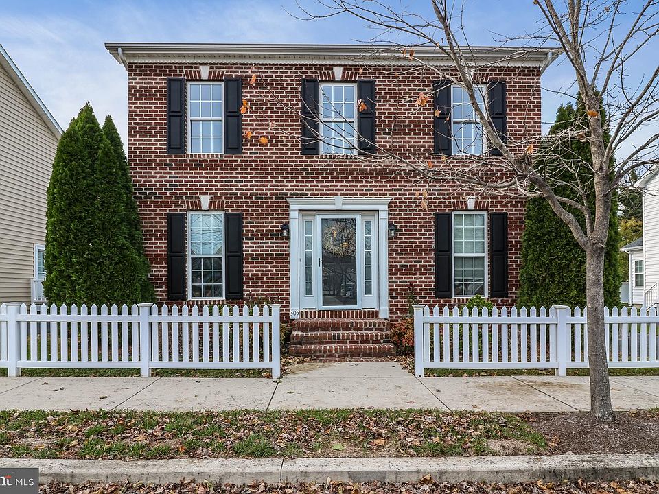 1st image of 305 Carlton Dr