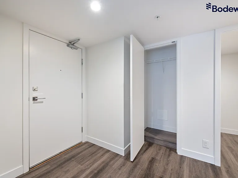 1283 Howe St — Photo 32