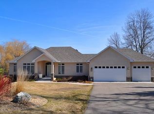 6111 Vine Hill Rd, Minnetonka, MN 55345