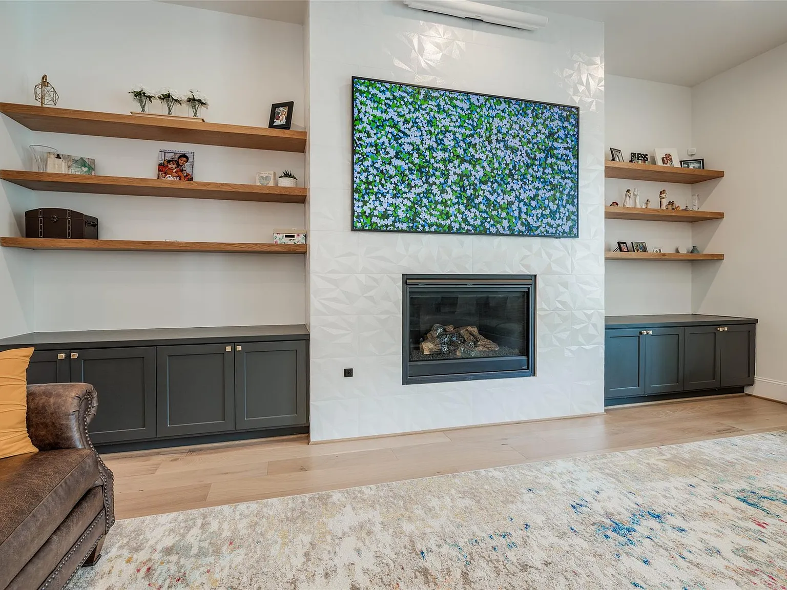 4 bed, 5.0 bath, 5056 sqft, $9,850 — Photo 3