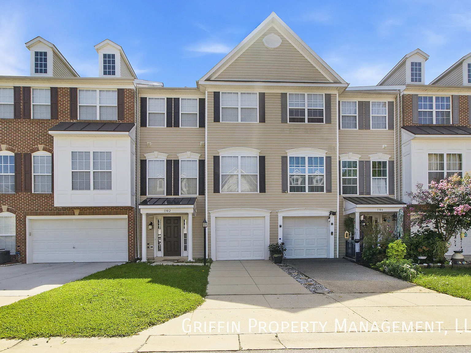 3 bed, 3.5 bath, 2100 sqft, $2,975 — Photo 1